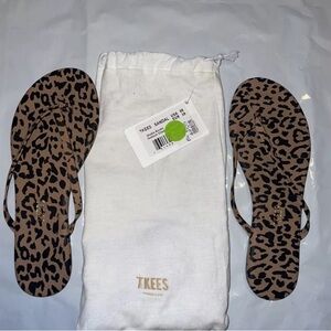 TKEES Sandals NWT